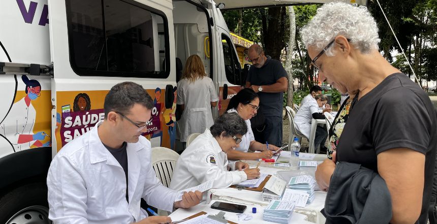 Vacimóvel leva vacinação contra sarampo ao Parque Halfeld em Juiz de Fora
