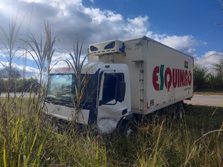 Acidente na BR-265 mata duas pessoas e deixa criança de 7 anos em estado grave