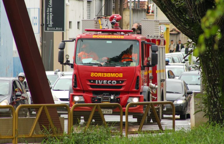 Bombeiros - por João Gabriel