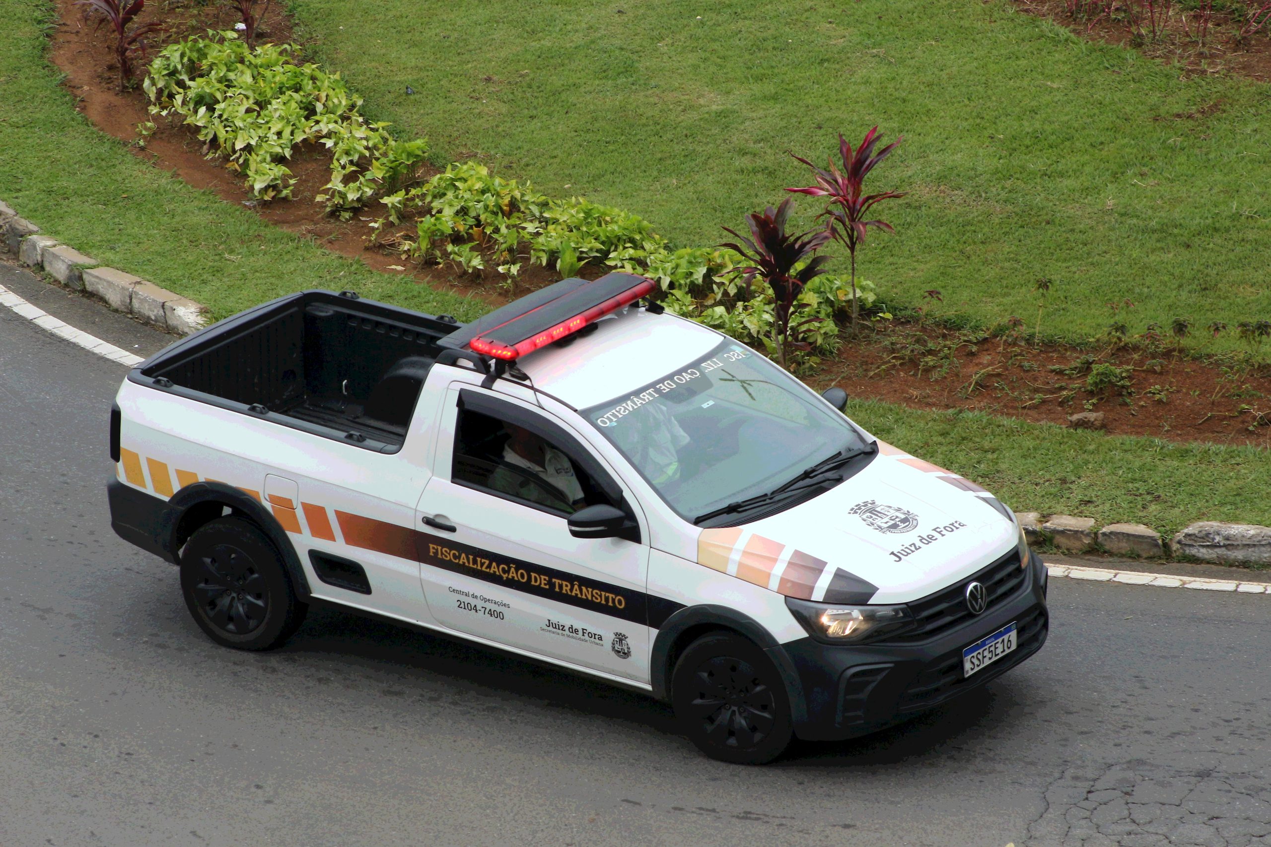 Carro da Fiscalização de Trânsito da Prefeitura - Por João Gabriel