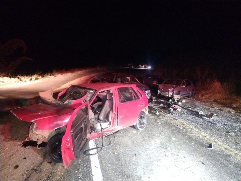 Colisão frontal na MG-126 deixa um morto e três feridos leves em Bicas