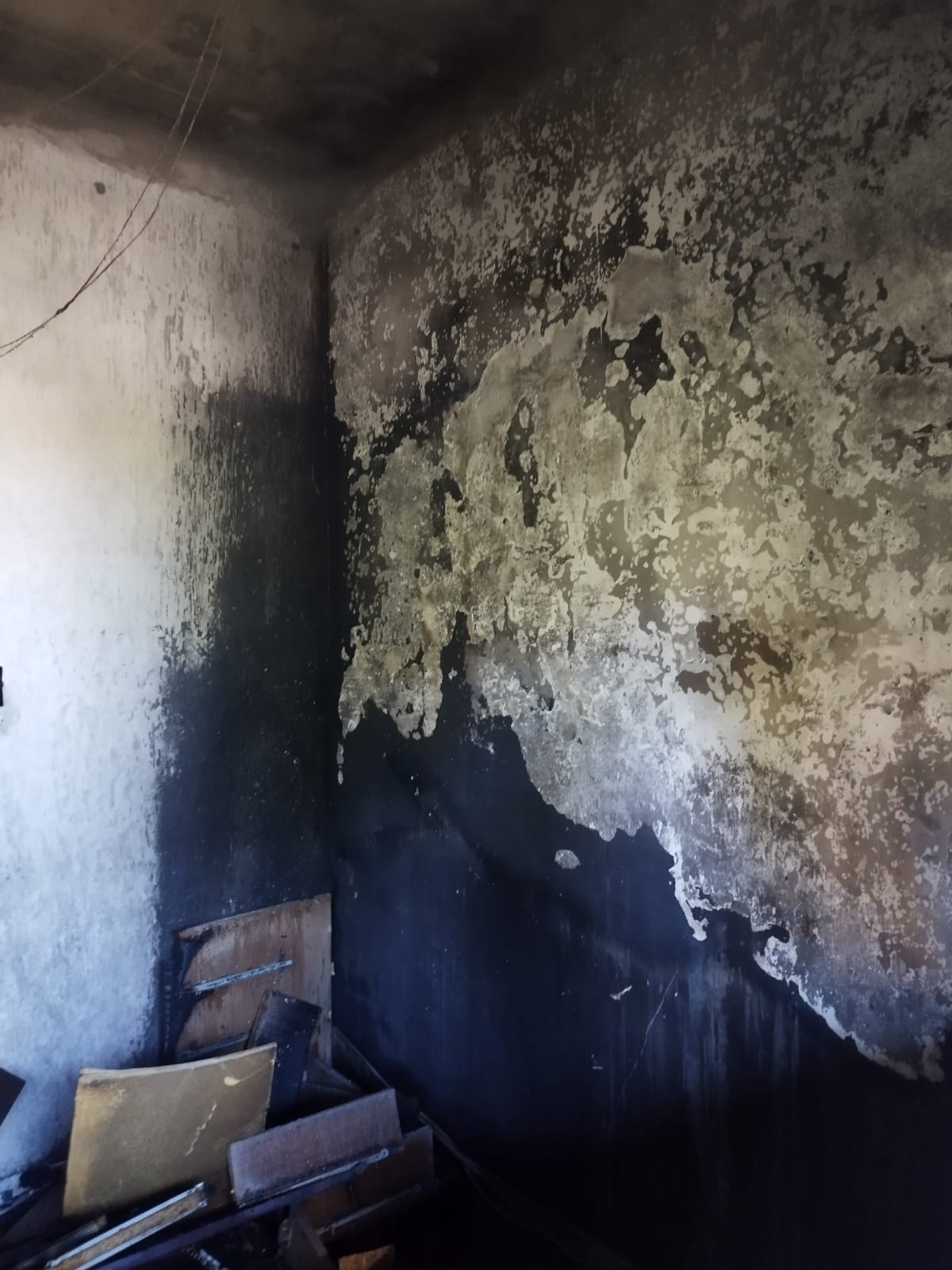 Incêndio atinge quarto de residência no Parque Independência e mobiliza Bombeiros em Juiz de Fora