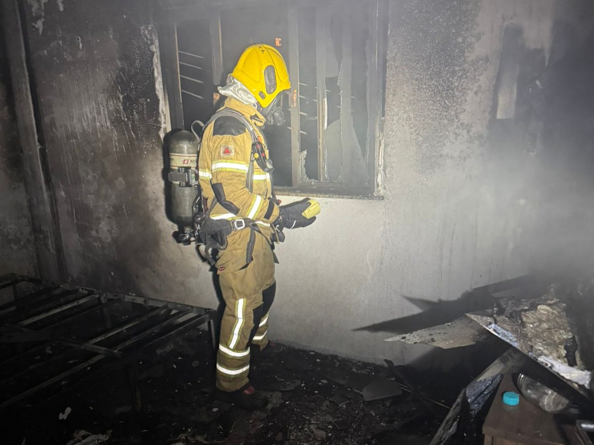 Incêndio destrói residência no bairro São Mateus, em Juiz de Fora