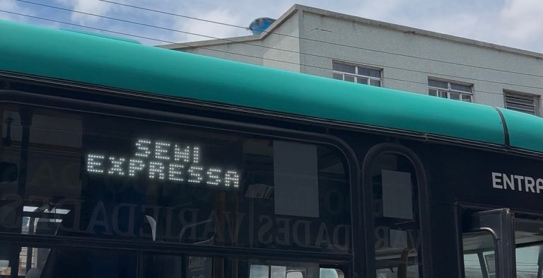 Linha semi-expressa