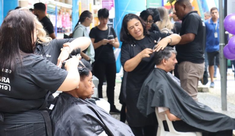 Projeto da Câmara leva serviços gratuitos e cuidados com a autoestima à população