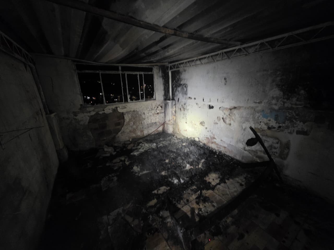 Incêndio atinge residência no bairro Santa Efigênia