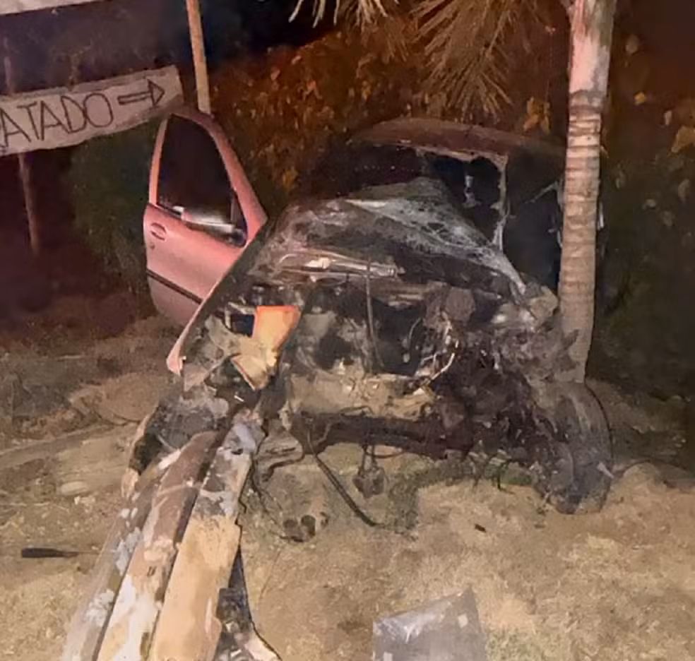 Jovem de 19 anos morre após colisão entre carro e ônibus na MG-275
