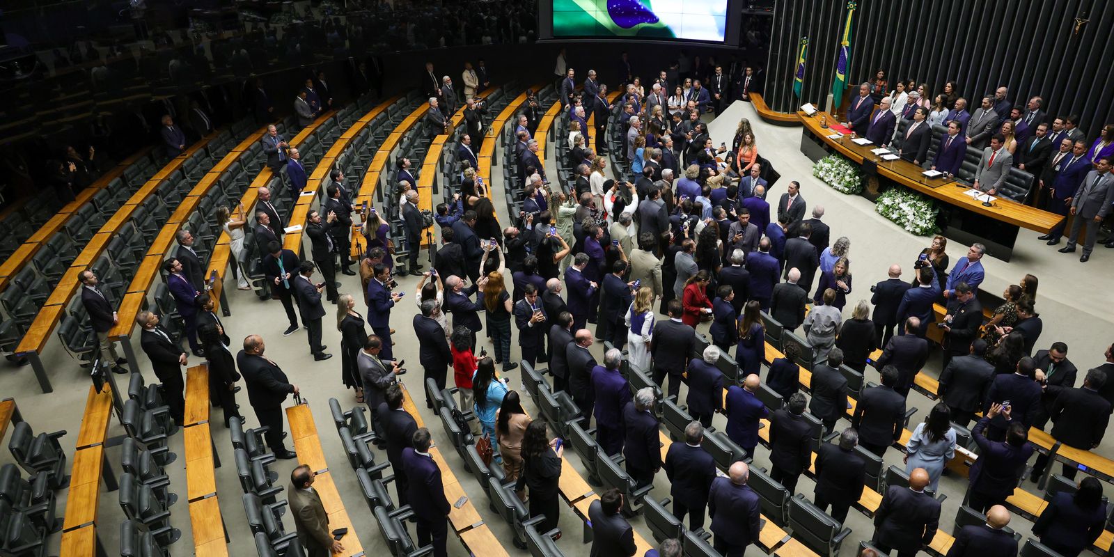 Câmara deve decidir sobre "taxa das blusinhas" nesta segunda — Imagem: Agencia Brasil