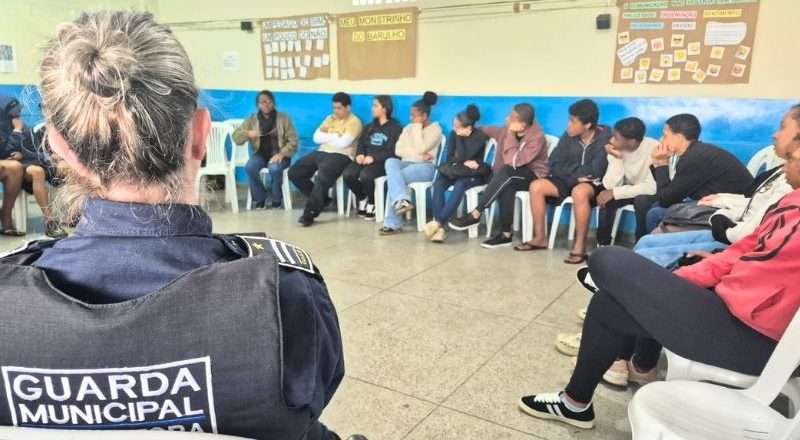 Projeto Guardas no Apoio e Prevenção nas Escolas promove conversa com alunos
