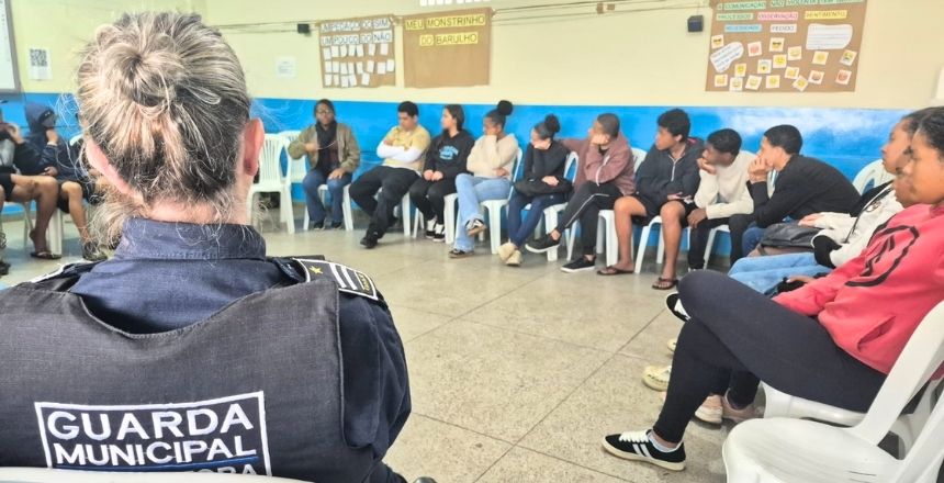 Projeto Guardas no Apoio e Prevenção nas Escolas promove conversa com alunos — Imagem: Prefeitura de Juiz de Fora