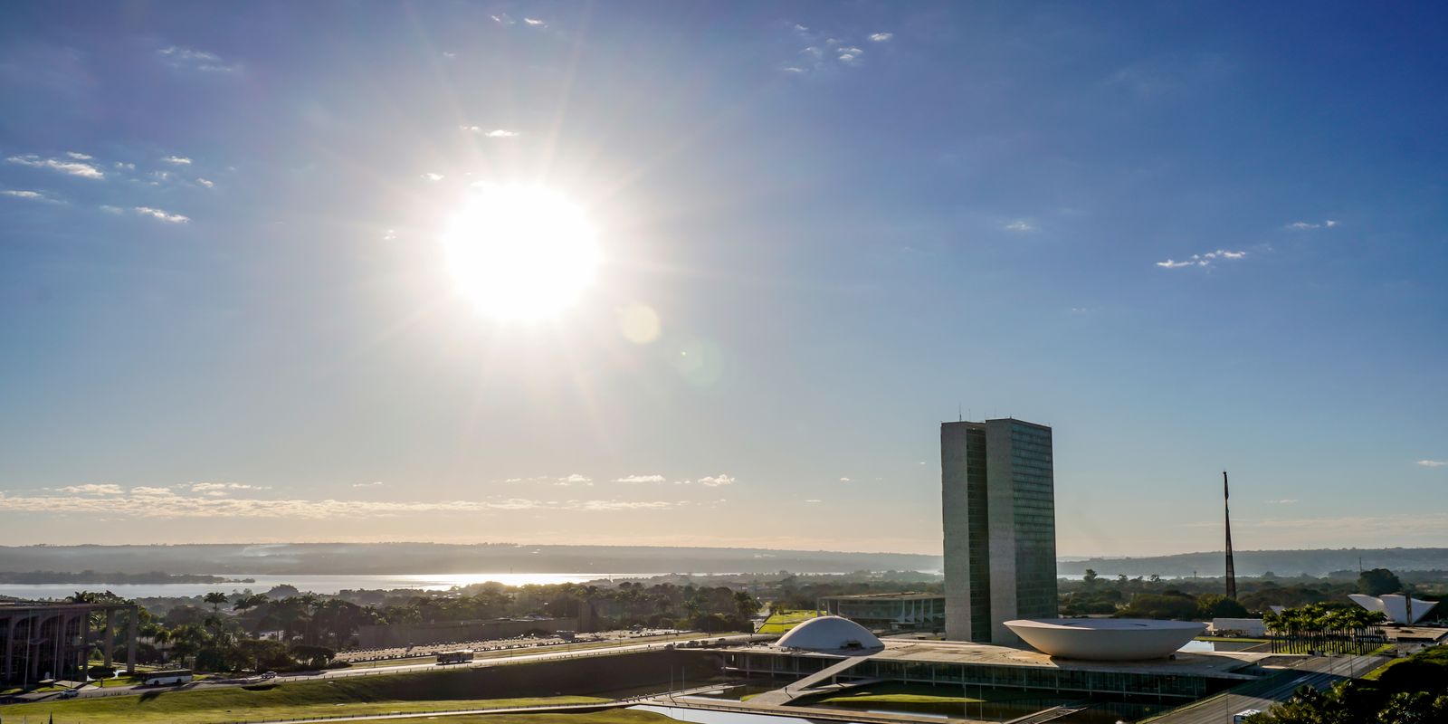 Congresso vota nesta semana fim da escala 6x1 e "taxa das blusinhas" — Imagem: Agencia Brasil