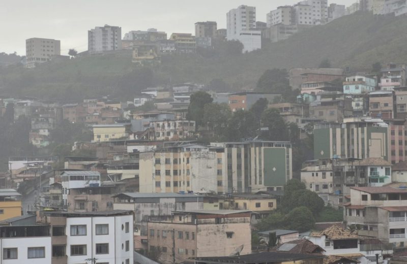 Juiz de Fora começa semana sob alerta de tempestade e terá chuva até sexta-feira