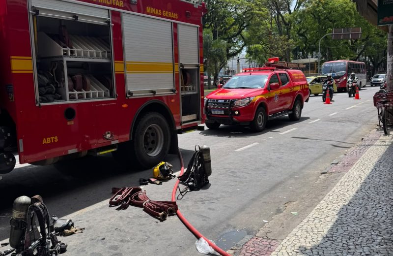 Incêndio em apartamento no Centro mobiliza bombeiros e retira nove moradores
