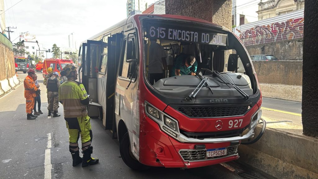 Motorista passa mal em ônibus no Mergulhão e mobiliza equipes de emergência