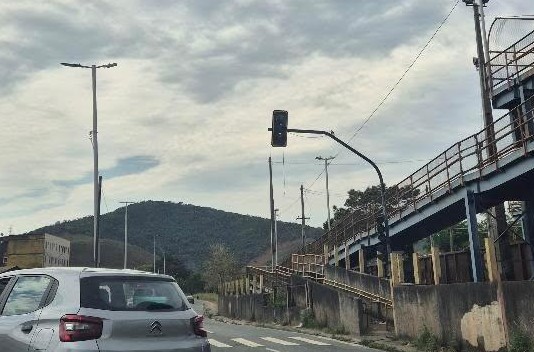 Semáforo inoperante preocupa moradores no bairro Jóquei Clube