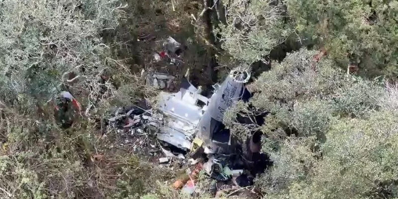 Bombeiros encontram helicóptero com corpo do cantor Rick — Imagem: Agencia Brasil