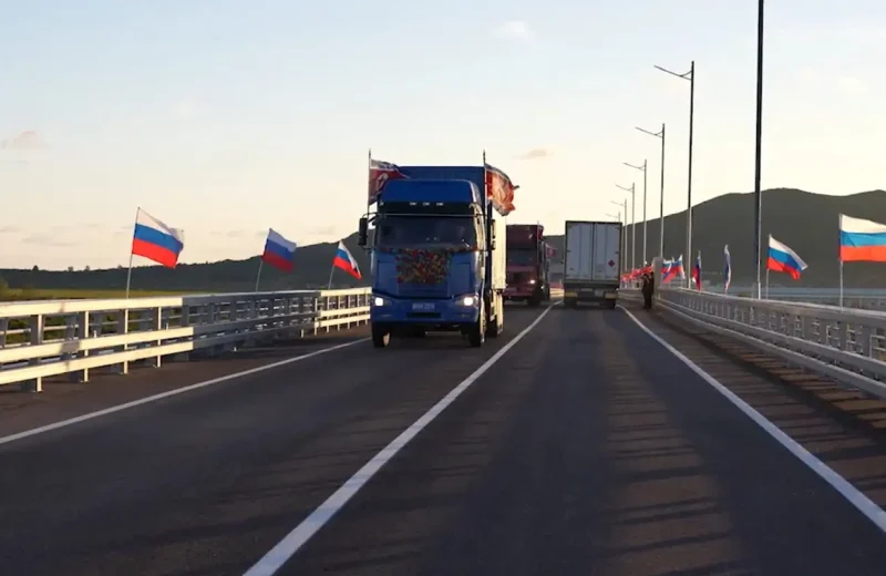 Coreia do Norte e Rússia inauguram primeira ponte, estreitado relações