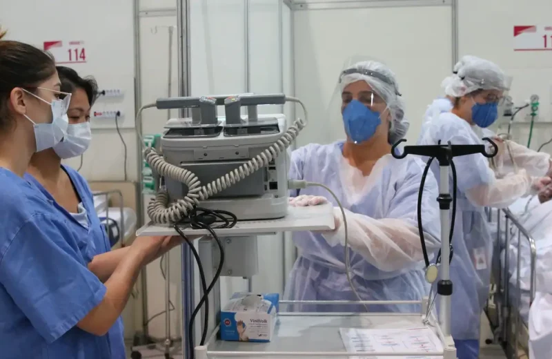 Estudo aponta esgotamento emocional e burnout de médicos de UTI