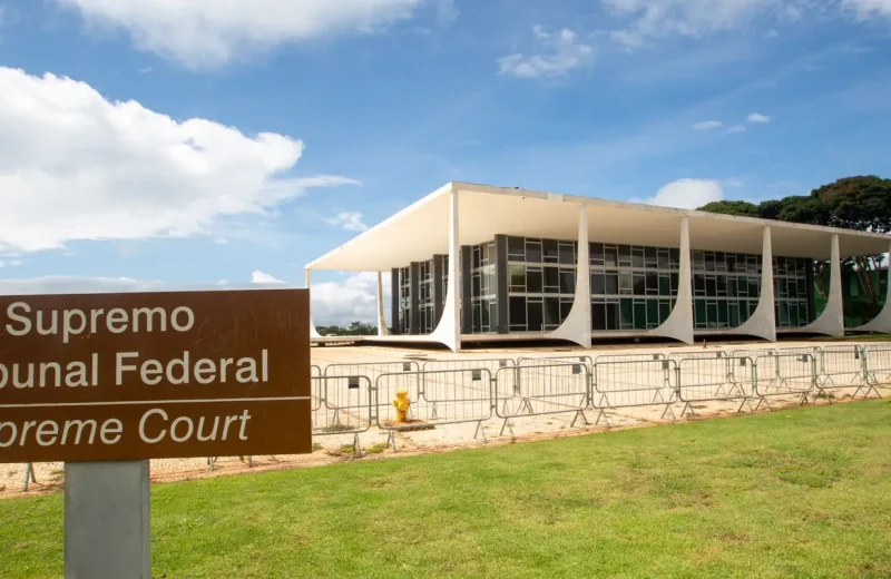 Ex-ministros do STF pedem apuração rigorosa da “mais aguda crise”