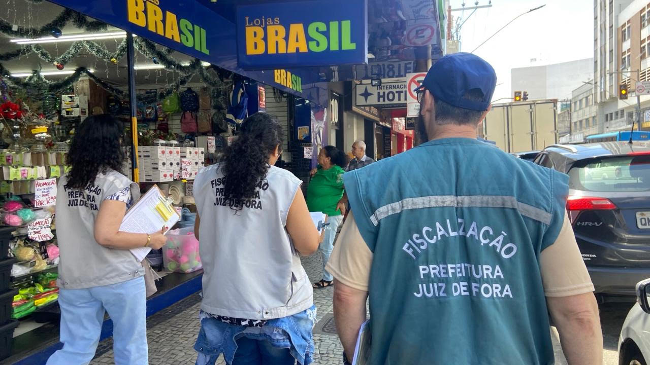 Fiscalização apreende mais de 2,5 mil itens irregulares em agosto na operação Comércio Legal — Imagem: Prefeitura de Juiz de Fora