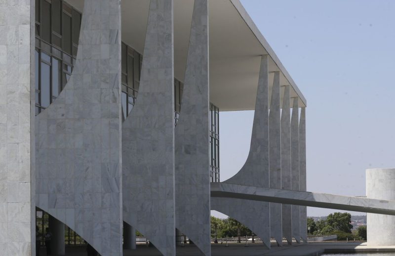 Isenção da “taxa das blusinhas” em compras até US$ 50 é sancionada