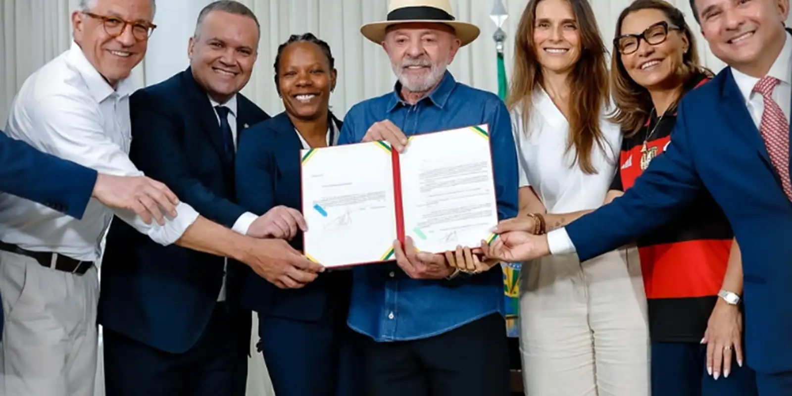 Lula sanciona lei de incentivo ao desenvolvimento do futebol feminino — Imagem: Agencia Brasil