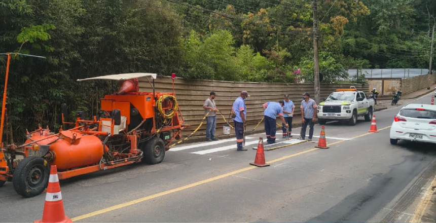 Mais segurança para os pedestres: Rua José Lourenço recebe novas intervenções para ampliar a segurança no trânsito — Imagem: Prefeitura de Juiz de Fora