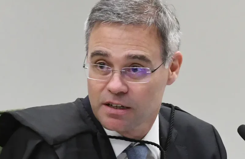 Mendonça vota para manter decisão de retirar posts de Nossa Senhora