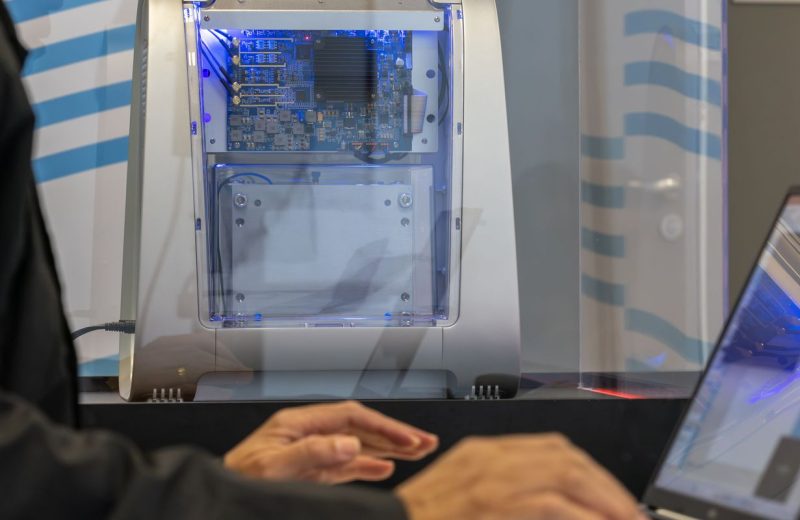 Novo computador quântico educacional passa a ser usado no Senai