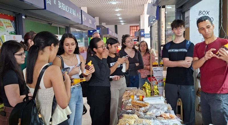 PJF e UFJF iniciam projeto para aproximar estudantes de Nutrição da prática da segurança de alimentos