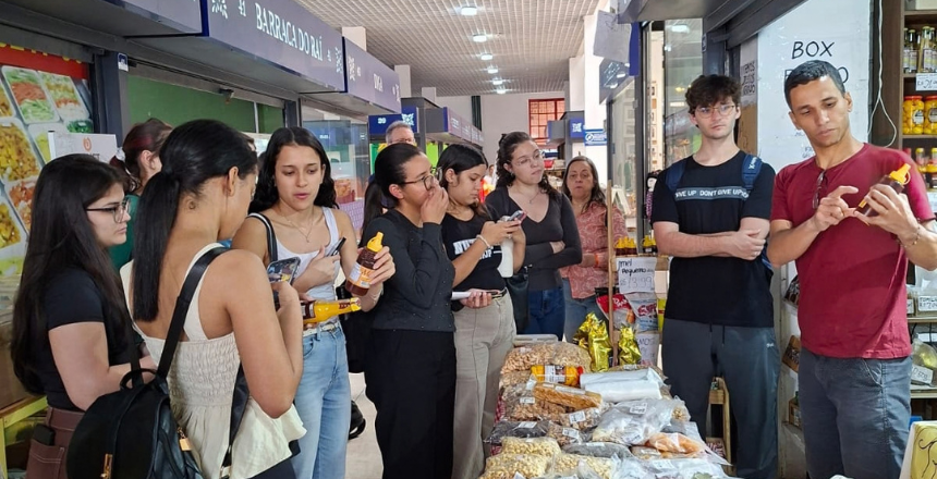PJF e UFJF iniciam projeto para aproximar estudantes de Nutrição da prática da segurança de alimentos — Imagem: Prefeitura de Juiz de Fora