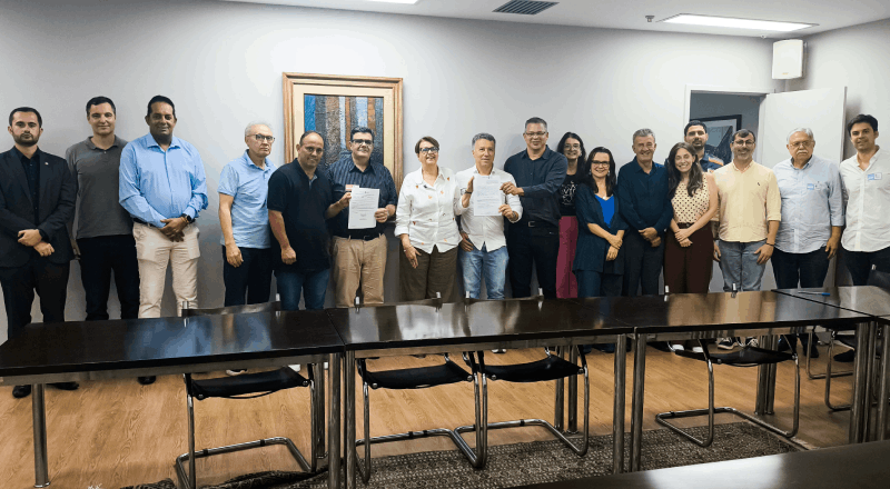 Prefeita assina contrato com a empresa responsável pela realização das obras de contenção do Morro do Cristo
