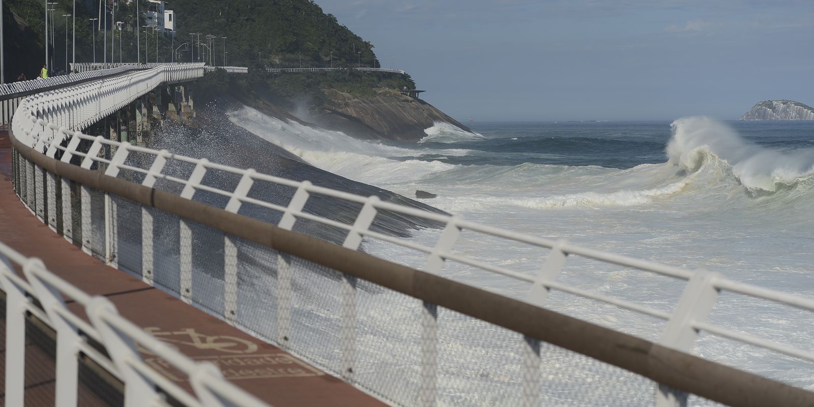 Rio de Janeiro tem aviso de ressaca; ciclovia Tim Maia é fechada — Imagem: Agencia Brasil