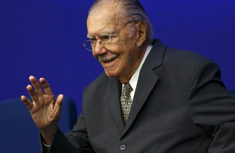 Sarney é internado no Sírio-Libanês para tratar pneumonia