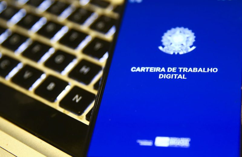 Taxa de desemprego cai para 5,3%, a menor para o trimestre até agosto