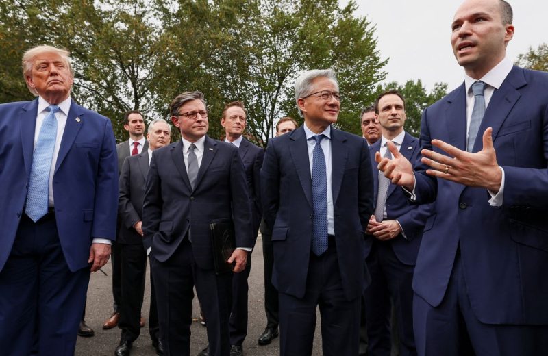 Trump anuncia autorregulação da IA por bigtechs em meio a temor social