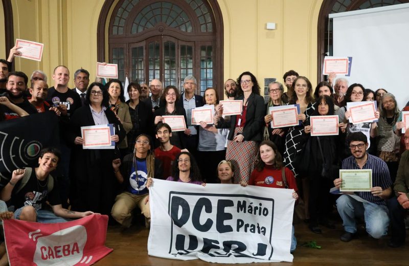 UFRJ homenageia vítimas da ditadura com diplomas póstumos