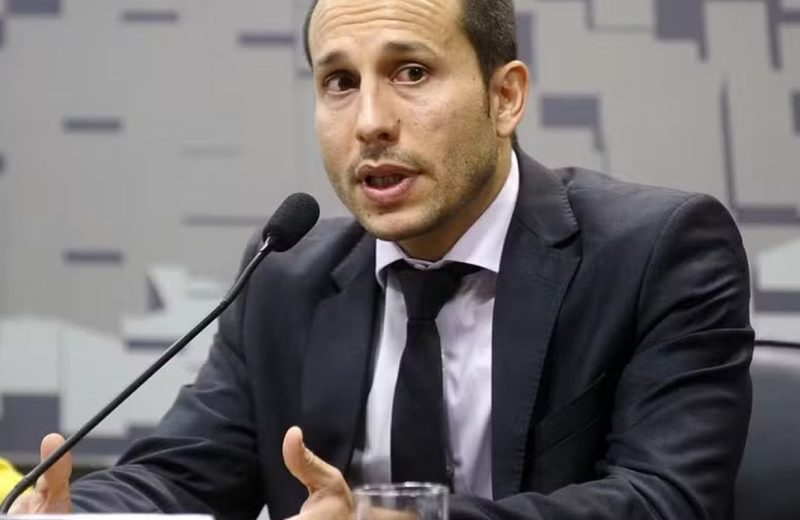 “Verdade prevalecerá”, diz número 2 da PF após afastamento de Andrei