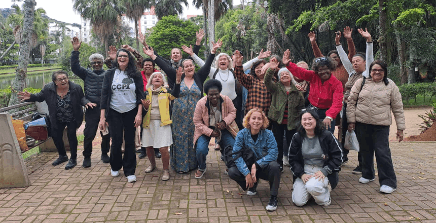 Educatur promove oficina para idosos nos jardins do Museu Mariano Procópio — Imagem: Prefeitura de Juiz de Fora
