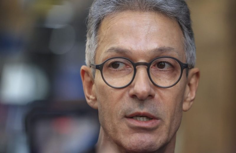 Tribunal Eleitoral de Minas vai apurar uso de celular por Zema na urna